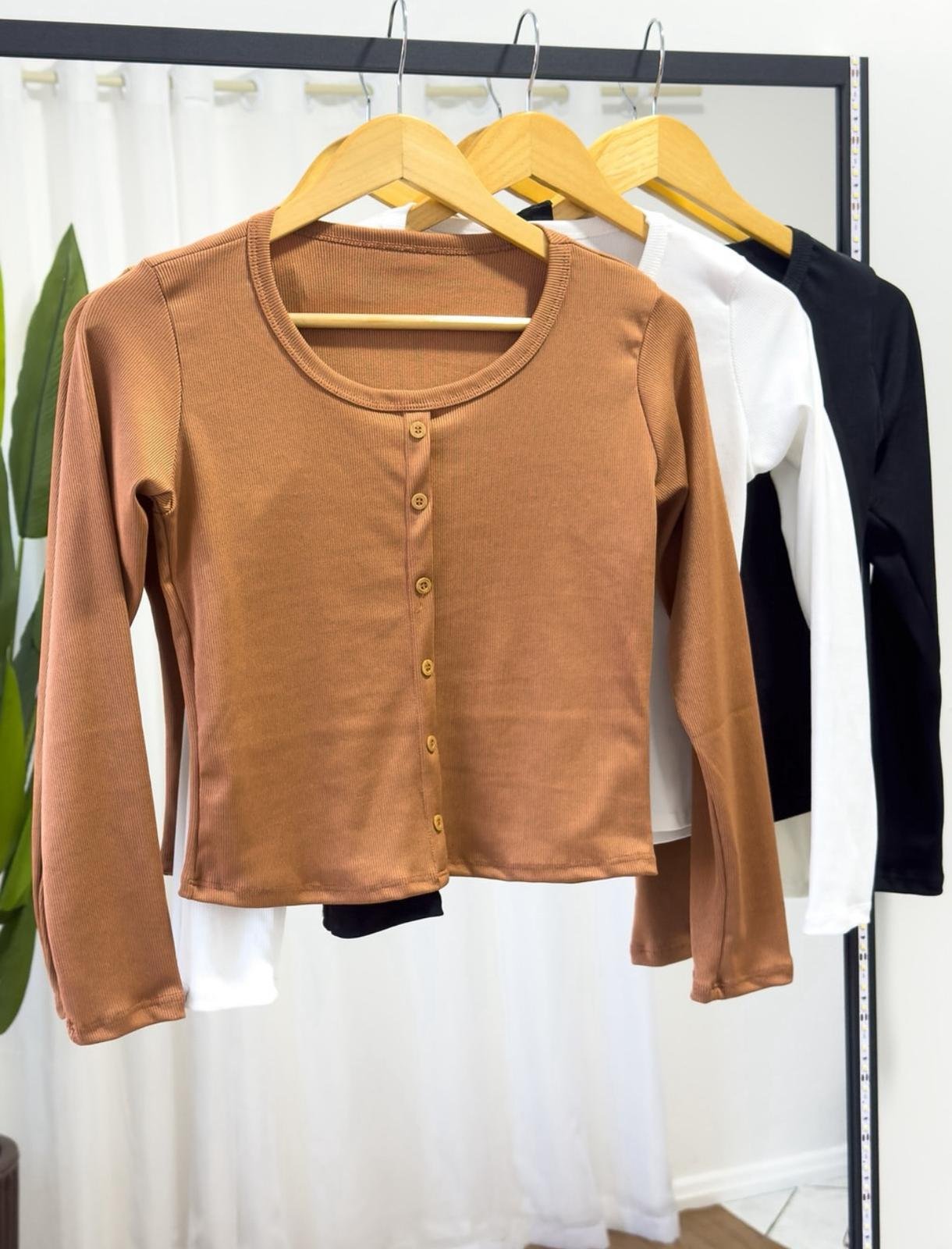 Blusa canelada botões
